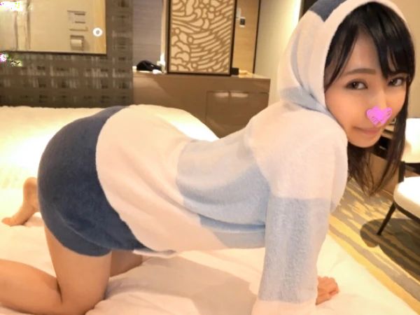 【隠れ巨乳JKの誘惑】 クラスで人気の美少女が実はエロい! 制服からこぼれるおっぱいに興奮! 密着ハメ撮りでエロかわセックス♡