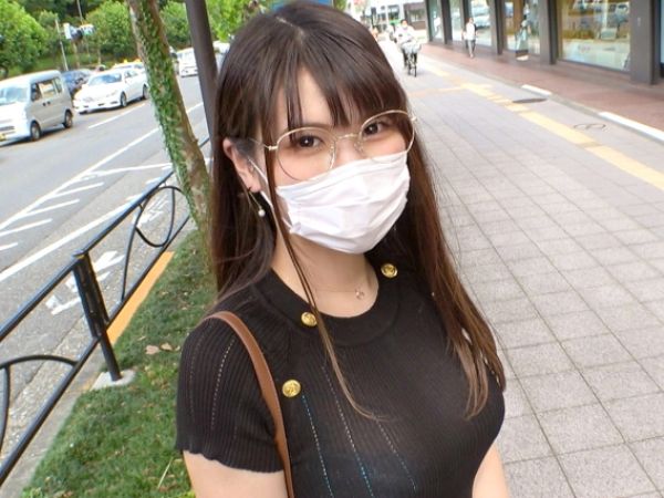 【巨乳OLナンパ】『仕事中なのに…』デカ乳強調の眼鏡OLをゲット！ドMなスケベボディにデカチン挿入、膣奥を激しく責めて感じまくる！！街中で見つけたエロい獲物に夢中ww