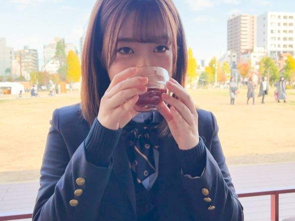 【素人】制服着用のスレンダーな女の子とセックス♡根本まで舐めるフェラチオと騎乗位はザーメン発射不可避♡