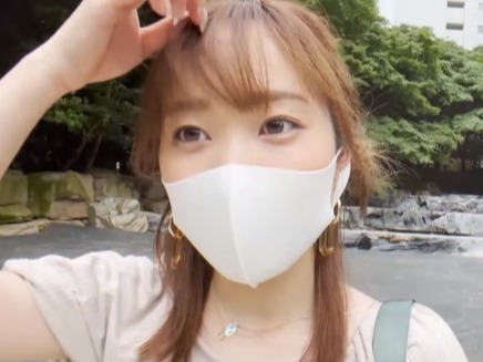 【素人】今時のラブ配信で生計を立てている女の子！彼女に下心持って見てる人は多いだろうけど…そのエロい身体見ちゃおうぜ！