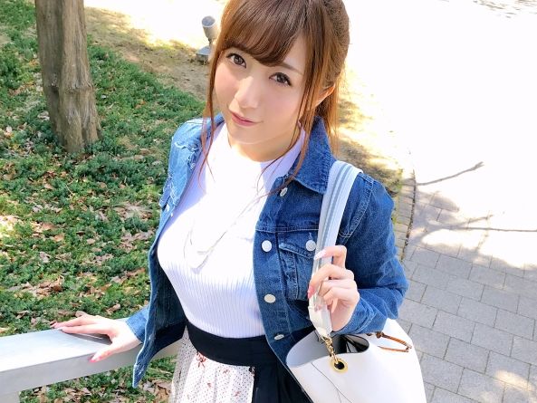 【素人✕デカチン】23歳のアイドル級顔に欲情っ♥Fカップ乳房で男を釣ってたっぷり顔射も食らっちゃうっ///