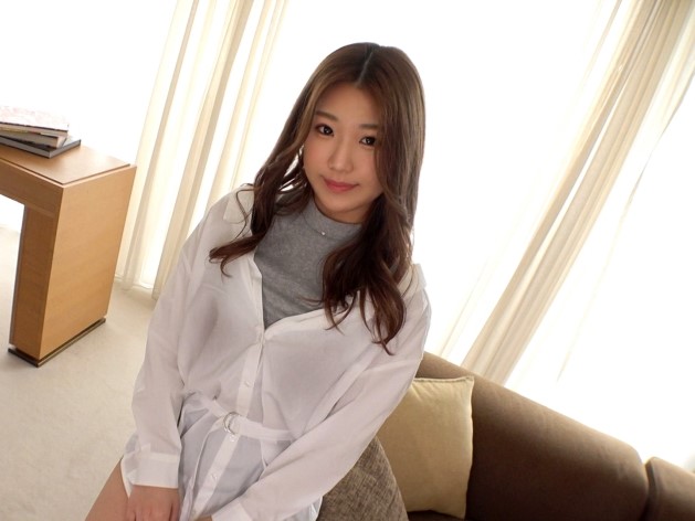【素人JDの裏バイト】『海外旅行に行きたくて…』ウブな女子大生がAV出演！容赦ないピストンに喘ぎまくり、奥まで突かれて本気で感じる姿は必見！♡