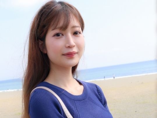 【若妻】もう男性の目を惹く必要もないのにエロい恰好して…今日はどうやら不倫セックスする気満々らしい美人奥さんの過激さ！