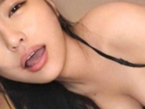 【天使系美少女とのラブラブSEX】キュートな笑顔がたまらない美少女とイチャラブエッチ！締まり抜群の美マンを激しく突かれ、最後はたっぷりザーメンを受け止める！癒し系美少女との甘いひとときをご堪能あれ♡