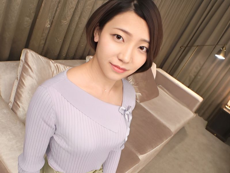 【美ボディ美容部員の裏の顔】『こんなの初めて…』大人びた雰囲気の彼女が、エッチな体位でチンポに夢中！見た目とのギャップに興奮MAX！ｗ