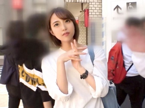 【汁だく美少女】ショートカット天使がマンコかき回され大噴射！チンコをペロペロご奉仕しちゃうエロカワ娘♡