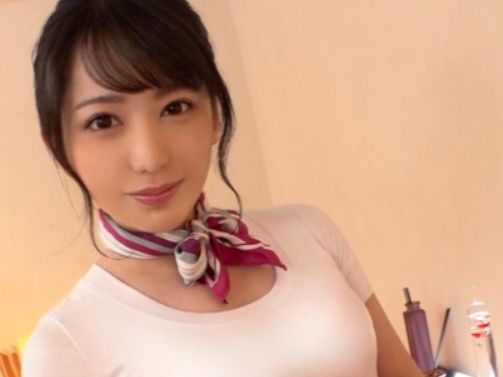 【エステでまさかの展開！】『お客様、それ以上は…』スタイル抜群のエステティシャンが、施術中にチ○ポを突きまくられ中出しされちゃう！w 仕事中なのに、敏感ボディを激しく突かれ、思わず感じまくるお姉さんに興奮間違いなし！♡