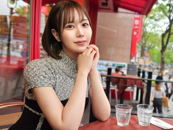 【制服美少女の秘密】『ダメ…声出ちゃう…』純粋無垢なJKが放課後の教室でエッチなコスプレに挑戦！制服からスク水に着替えて、ドキ