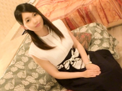 【騎乗位で乱れる童顔娘】『気持ちいい…』清楚な顔した女の子がビンビンチンコを騎乗位で挿入され、激しく腰を振って感じまくる！童顔とギャップの激しいエロさに悶絶必至！♡