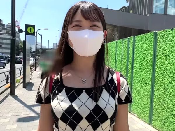 【マスク越しの誘惑】舌技自慢の素人美女が窓際で大胆露出！恥じらいながら生チンポをしゃぶり尽くし、感じまくる生々しいセックス♡