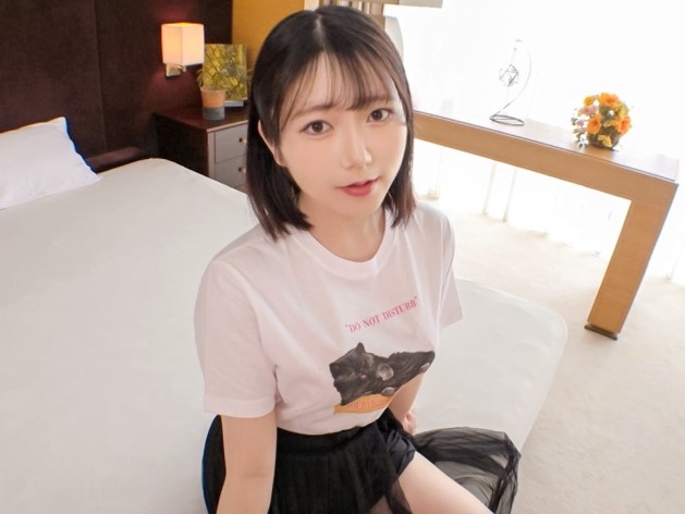 【巨乳美女の彼氏NTR】手マン＆クンニでトロトロマンコに！彼氏持ちの美乳娘が股間責めで感じまくる♡ 巨乳揺れまくりのエロプレイ必見！