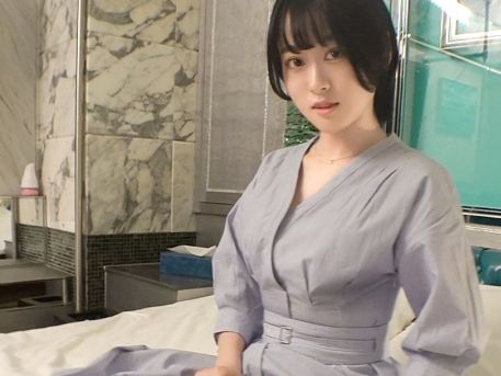 ＜素人＞黒髪ショートで色白微乳の美少女♫巨根に悦び喉奥までずっぼり咥え♡薄毛マンコに生ハメ鬼突き絶叫アクメで逝き乱れ♪