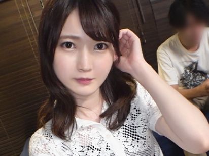 【彼氏いるのに…】交際1年目のアイドル級カワイイ彼女が、親友の前でまさかの浮気セックス！背徳感MAXのNTRプレイで、彼氏いるのに感じまくる姿がエロすぎる♥