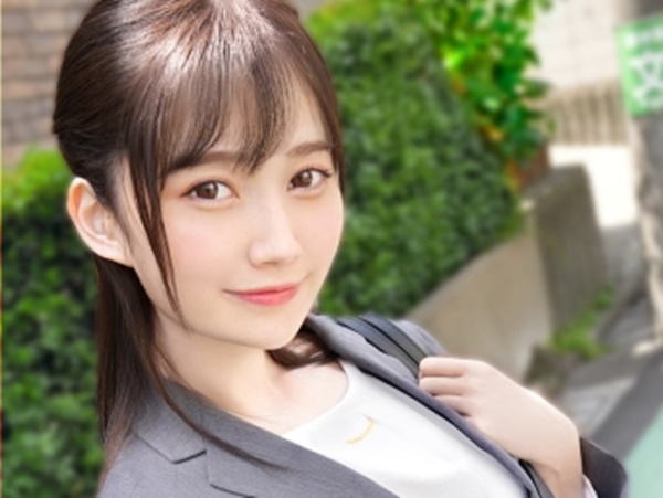 【仕事サボって即ホテル】『仕事中だけど…我慢できない…』激カワOLが昼間から性処理タイム！デスクを飛び出し、ホテルでチンポに跨り、仕事のストレスを喘ぎ声に変えて発散！！