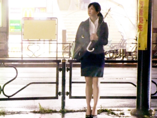 【オフィスで悶える美脚OL】『やだ…こんなところで…』真面目そうなOLが、職場でまさかの潮吹き！ヌルヌルに濡れたマンコをイジられ、恥ずかしがりながらも感じまくる姿がたまらない！！