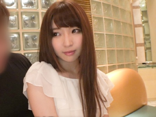 【黒髪清楚系美女の意外な本性】男性経験少なめなのに腰振りがエロすぎる！大人しい雰囲気から一転、自らチンポを出し入れする姿に驚愕♡ウブな顔して実はスケベな美女のギャップがたまらない！