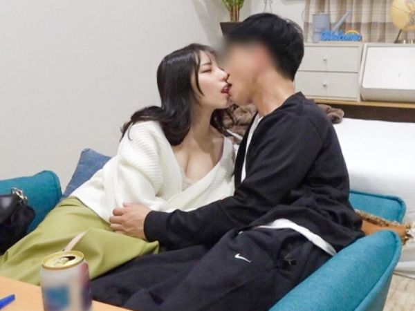 【黒髪清楚系美女を即ハメ】バーでゲットしたウブそうな娘を口説き落とし、その日のうちにホテルへ！恥じらう姿が超そそる…♡盗撮カメラが捉えた生々しいSEXがヤバい！