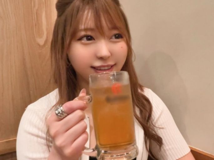 【幼馴染と禁断の夜】『まさかこんなことに…』久しぶりに再会した同級生と酒の勢いでエッチな雰囲気に！スベスベのパイパンまんこに激しく挿入し、最後は熱い精子をたっぷり注ぎ込む！！