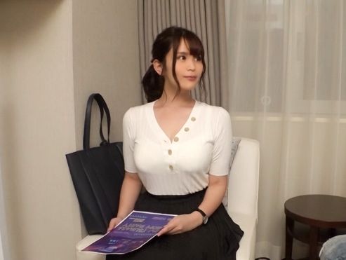 【クラブ系巨乳美女をナンパ】『こんなの初めて…』清楚な見た目とは裏腹に、ぷるぷるのデカパイを揉みしだかれ感じまくる！クラブ常連の美女がガチで乱れる姿に興奮必至！おっぱい好きにはたまらないエロすぎるプレイが満載！♡