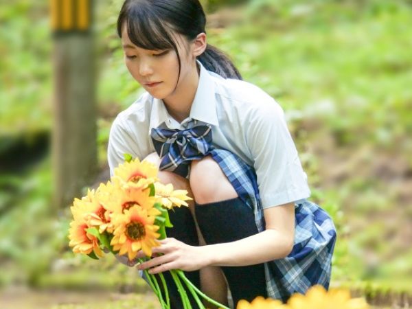 【幼馴染の犠牲】『助けて…』純粋な美少女が友達を救うため、オッサンに拘束され好き放題にマンコを弄ばれる！汗だくで喘ぎながら、次第に快楽に屈服していく姿がエロすぎる！♡