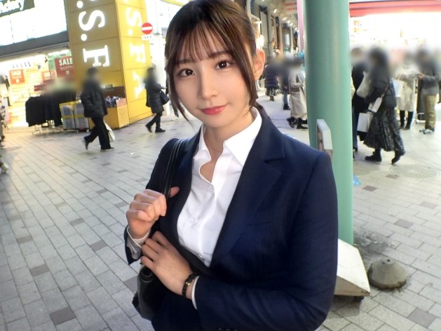 【新卒OLの秘密のハメ撮り】『ダメ…会社でなんて…』真面目な美少女OLが、上司や取引先のストレスをセックスで発散！スーツを脱ぎ捨て、恥じらいながらも感じまくる姿は必見！仕事の疲れを吹き飛ばす、エッチな癒しタイム♡