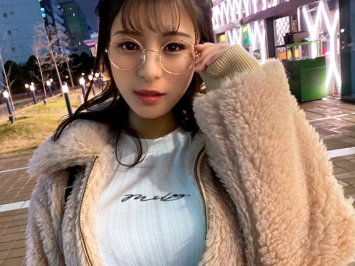【メガネっ娘の隠れた魅力】『あっ…ダメ…』真面目そうなメガネお姉さんが体操服で大胆変身！メガネを外した瞬間のギャップに興奮MAX！バックから激しく突かれて、エロかわいい声で喘ぐ姿がたまらない♡