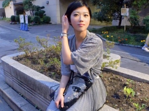 【ナンパ娘の恥じらいフェラ】ショートカット美少女が手マンでビクビク感度良好！照れながらも肉棒を喉奥まで咥え込み、ご奉仕フェラで男をメロメロにしちゃう♥